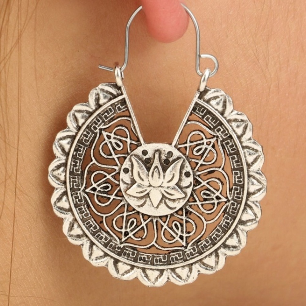 🌸 2/$24 “Isla” Lotus Earrings 🌸 - Picture 1 of 5